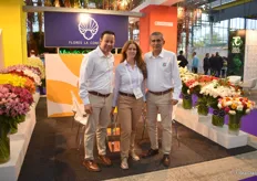 Tatiana de German-Robin, third generation owner of Flores La Cinchita in Colombia (in the middle) with Alain Jimenez and Sergio of Floreloy, sister company of Flores La Conchita. Floreloy is based in Ecuador and Flores La Cinchita in Colombia. New are their carnations.